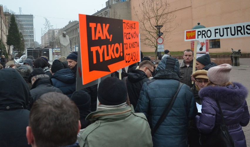 Protest "frankowiczów" w Łodzi na Piotrkowskej