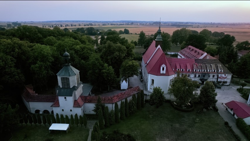 Najstarsze miejsce kultu maryjnego w Polsce z lotu ptaka. Fotograf z Rogoźna wybrał się do Górki Klasztornej [ZDJĘCIA+WIDEO]
