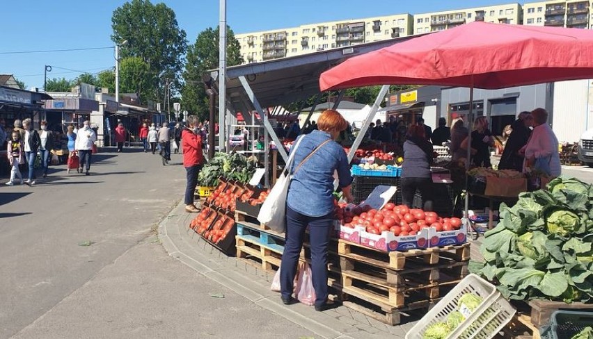 Na miejskim targowisku. Owoce i warzywa nadal nie są tanie ZDJĘCIA