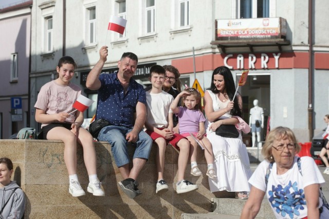 Dzień flagi w Kielcach świętowały całe rodziny. Zobaczcie więcej na kolejnych slajdach >>>