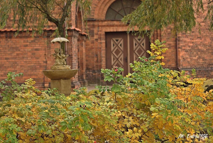 Kościół św. Antoniego i okolice w jesiennych barwach
