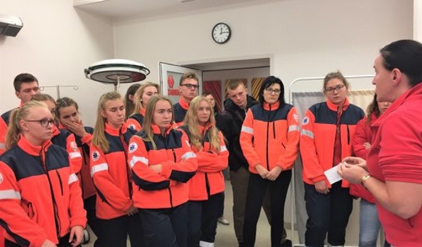 JAROCIN: Grupa młodych uczniów-ratowników na zajęciach w Michałkowie [ZDJĘCIA]
