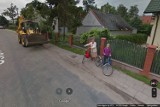 Przyłapani przez Google Street View na ulicach Osieka w powiecie brodnickim. Rozpoznajesz kogoś na zdjęciach? 