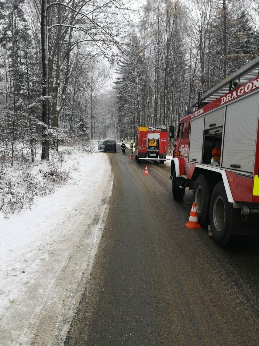 Do pożaru samochodu doszło na drodze powiatowej z Żurowej do...