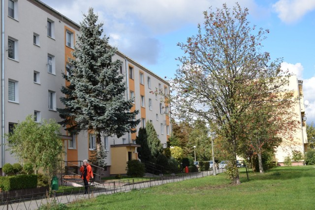 Złodziej, którego zatrzymali policjanci z Sępólna, włamał się m.in. do mieszkania na osiedlu Słowackiego w Sępólnie. Mężczyzna trafił do aresztu