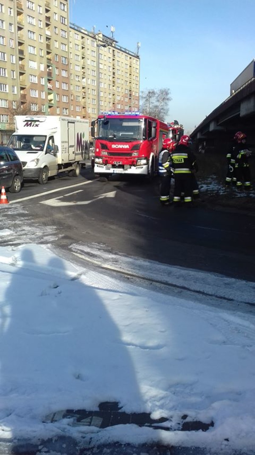 Ciężarówka utknęła pod estakadą na Rakowie FOTO 