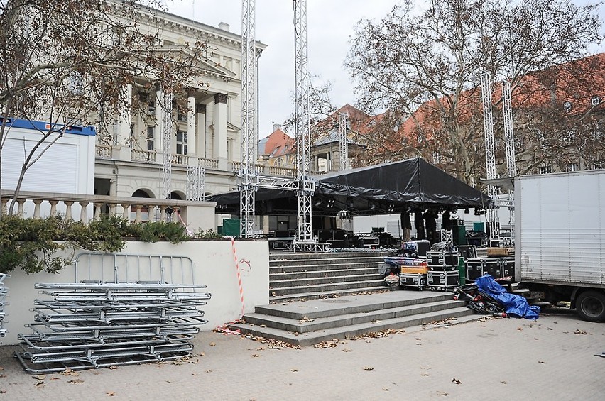 Sylwester 2012 w Poznaniu: Scena już stoi! [ZDJĘCIA]