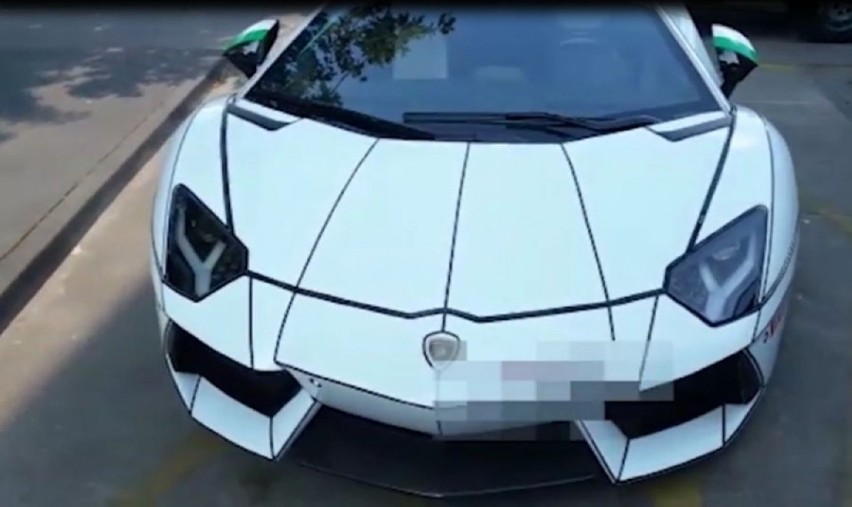 Zamiast do Londynu, lamborghini trafiło do Warszawy....