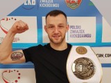 Kickboxer Paweł Józefowicz wspiera Miłoszka z Radomska. Przekazał na licytację rękawice bokserskie