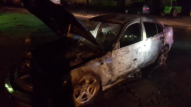 W nocy z niedzieli na poniedziałek w miejscowości Okole spłonął samochód.