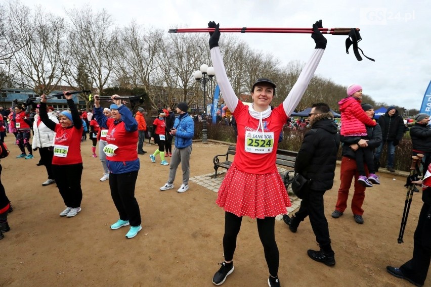 Zdjęcia z biegu Nordic Walking 5 km w ramach SANPROBI Bieg...