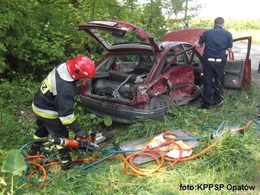 Wypadek w Gołębiowie. Zderzyły się dwa auta [zdjęcia]