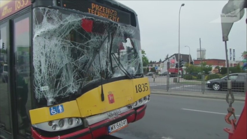 Zderzenie autobusów, Warszawa. Kierowca się zagapił [WIDEO]