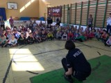 Policjanci rozmawiali z uczniami w Mikołajkach Pomorskich