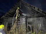 W Czyżykach spłonął dom. Gasiło go dziewięć zastępów strażaków