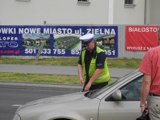 Kierowca skody potrącił 68-letnią kobietę.