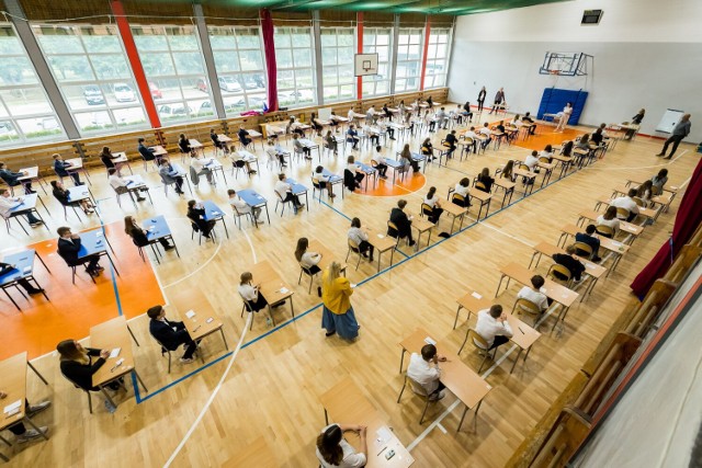 Tak wyglądał egzamin ósmoklasisty 2022 w bydgoskich szkołach podstawowych. Zobacz zdjęcia.