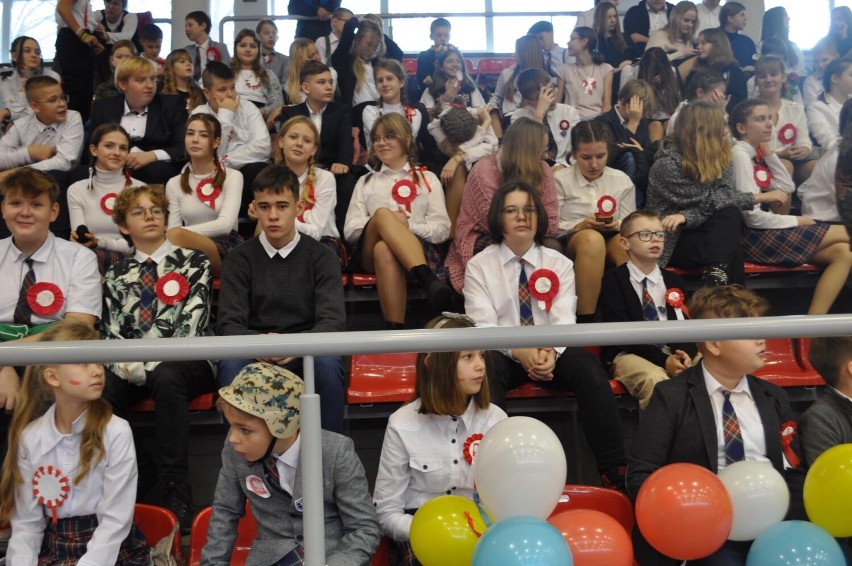 Uczniowie Szkoły Podstawowej nr 1 w Złotowie wzięli udział w XV Konkursie Pieśni Patriotycznej