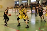 Sokół Międzychód pokonał Sklep Polski MKK Gniezno w pierwszym meczu fazy play OFF 79:61 - piękne widowisko w hali