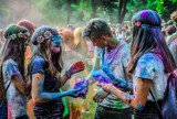 Holi Festival - dziś w Rybniku zrobiło się kolorowo! Kampus oszalał! [ZDJĘCIA] 