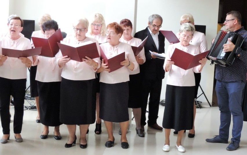 Spotkaniu towarzyszył przegląd zespołów śpiewaczych z...