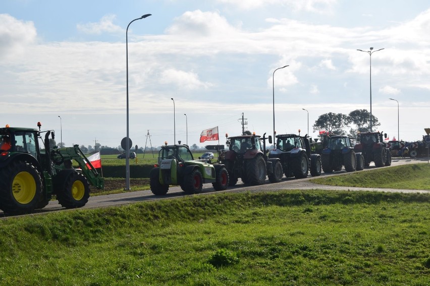 Protest rolników przeciwko "Piątce dla zwierząt" w Rychnowie Żuławskim . "To jest zamach na polskie rolnictwo"