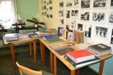 W łebskiej bibliotece jest wystawa nietypowych kronik. Zobacz zdjęcia