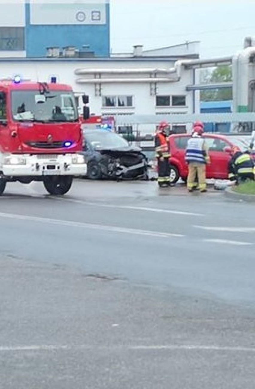 Wypadek na skrzyżowaniu ul. Klonowej i Powstańców Śląskich w...