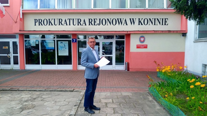 Zniszczono baner posła Nowaka. " Będę domagał się odszkodowania na rzecz konińskiego hospicjum" – zapewnia poseł Tomasz Nowak
