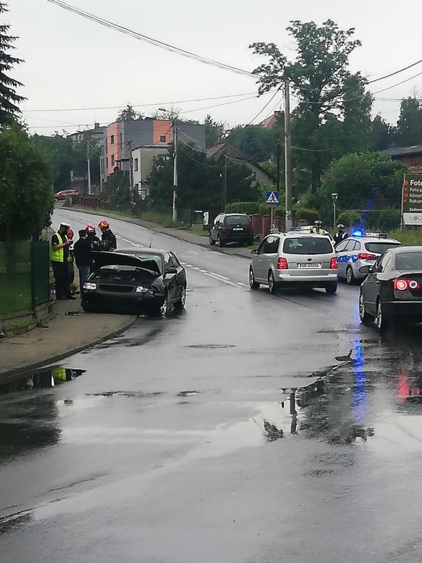 Czołówka na Górnośląskiej w Rybniku. Toyota zderzyła się czołowo z audi