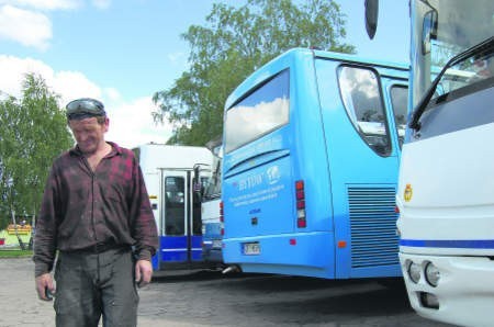 Andrzej Mrugalski z bazy w Miastku już przygotowuje autobusy dla nowych kolegów. fot. mateusz węsierski