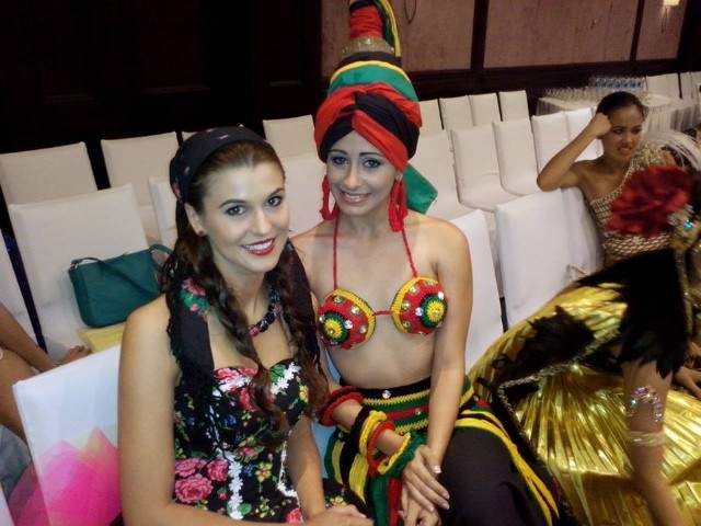 Katarzyna Krzeszowska na zgrupowaniu Miss World 2013 w Indonezji.