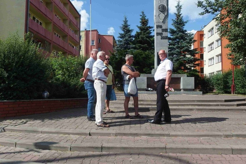W Starachowicach uczczono 80. rocznicę rzezi wołyńskiej. Były ekipy związkowców i poseł Agaty Wojtyszek. Zobacz zdjęcia