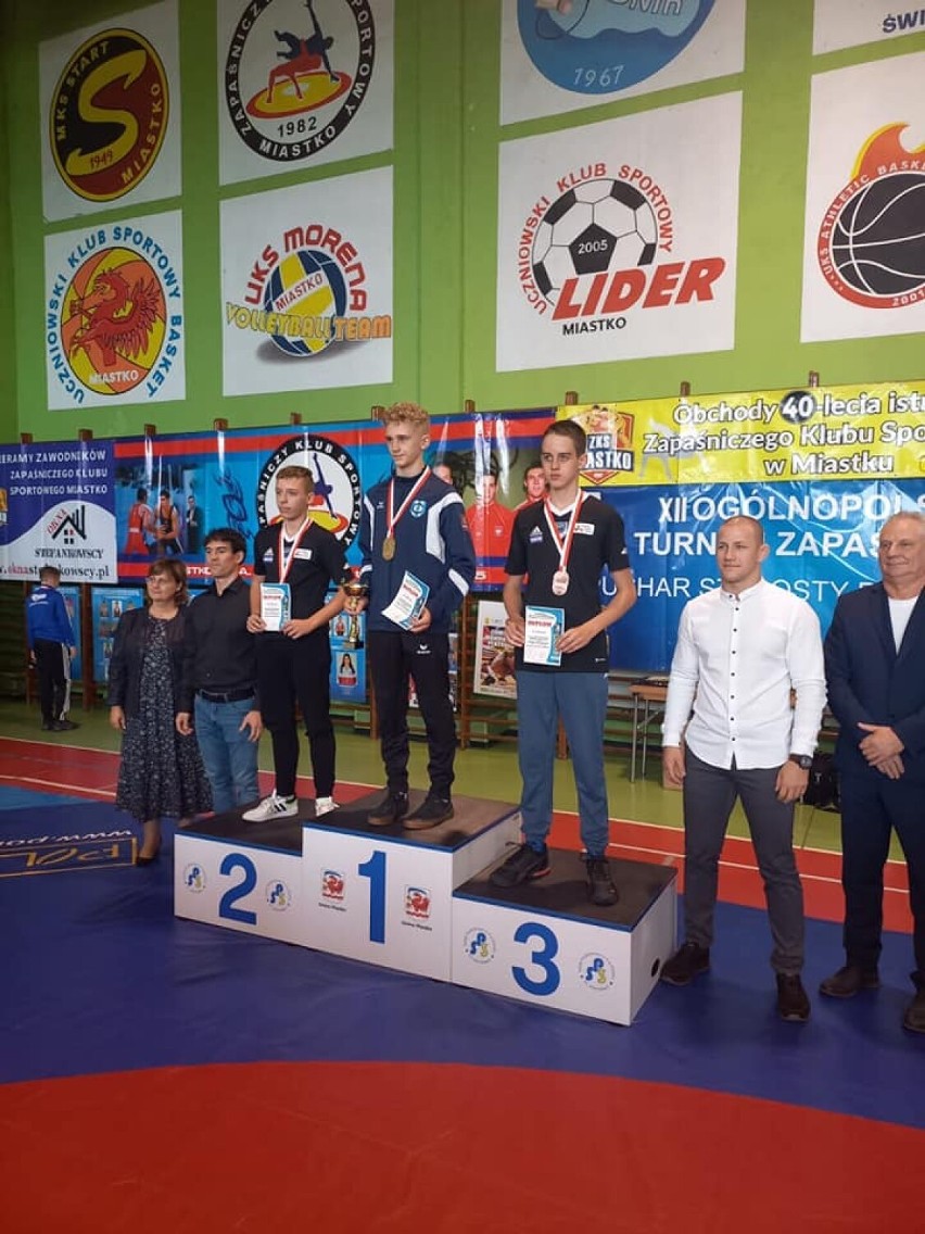 Zapaśnicy Moreny i Cartusii z workami medali na turnieju w Miastku