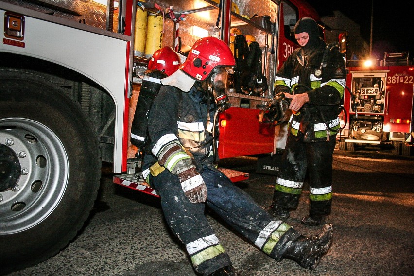 Strażacy walczyli z ogniem w dyskotece w Lesznie przez kilka...
