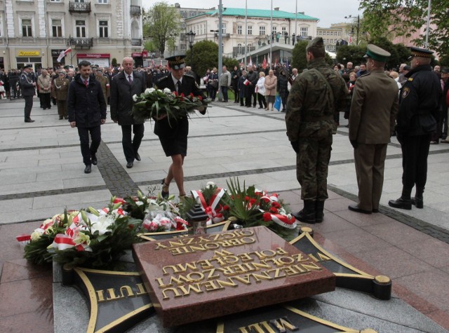 W czasie uroczystości złożono kwiaty na płycie Grobu Nieznanego Żołnierza.