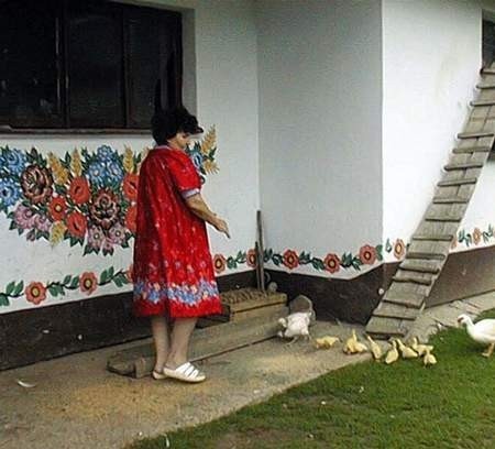 Zalipie słynne jest z tego, że mieszkańcy malują swoje domy,...