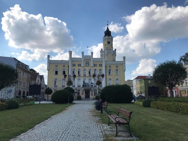 Wschowa to miasto, które bogate jest w liczne zabytki i piękną architekturę. W tak zwanym "Starym mieście" znajdują się zachwycające kamieniczki. Niektóre pochodzą nawet z XVII wieku. Warto zauważyć, że coraz więcej z nich jest odremontowana.