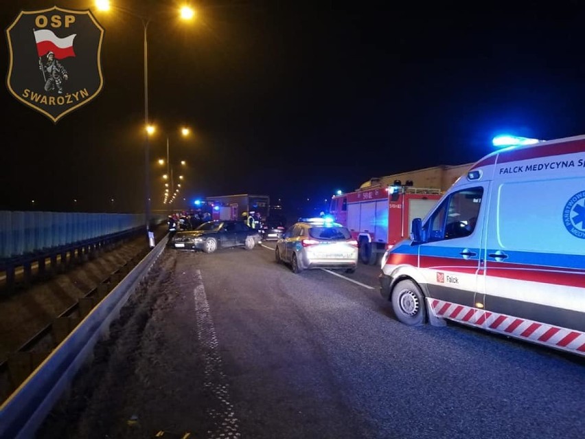 Wypadek na A1 w Swarożynie koło Tczewa. Zderzyły się trzy pojazdy, dziecko wymagało pomocy medycznej [ZDJĘCIA]