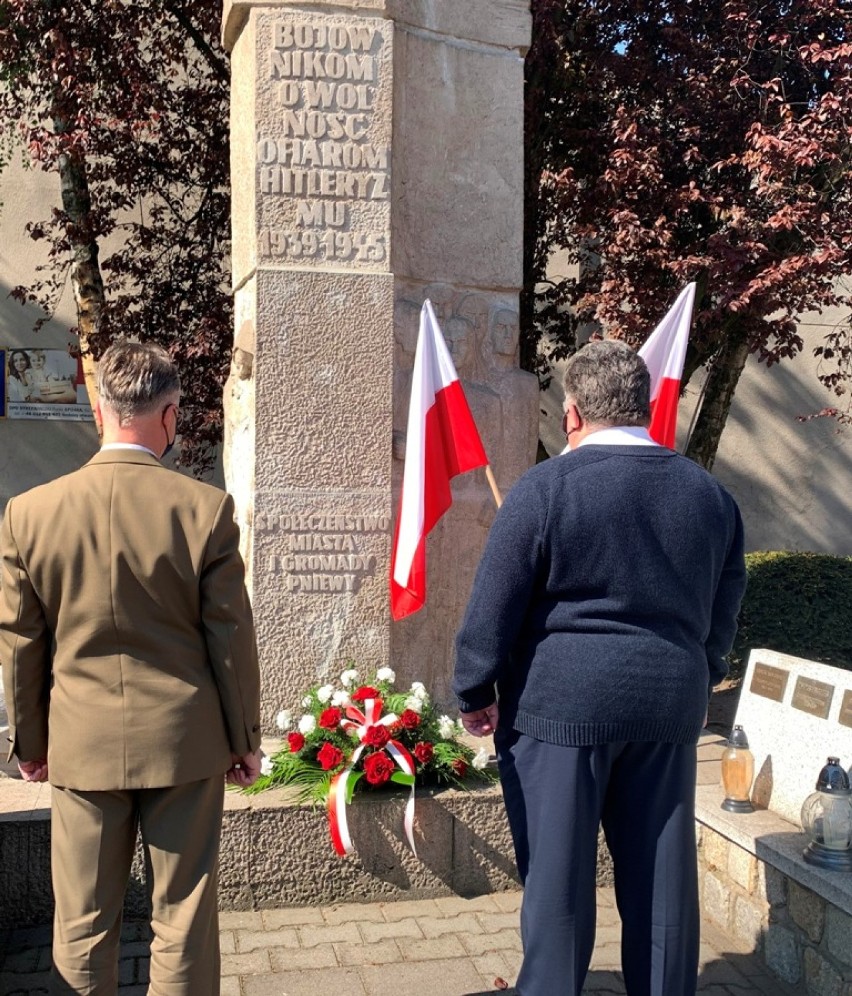 75. rocznica zakończenia II wojny światowej pod pomnikiem w Pniewach