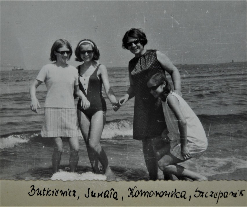Plaża nad Bałtykiem w 1969 roku. Licealiści z Goleniowa na wycieczce w... Świnoujściu?