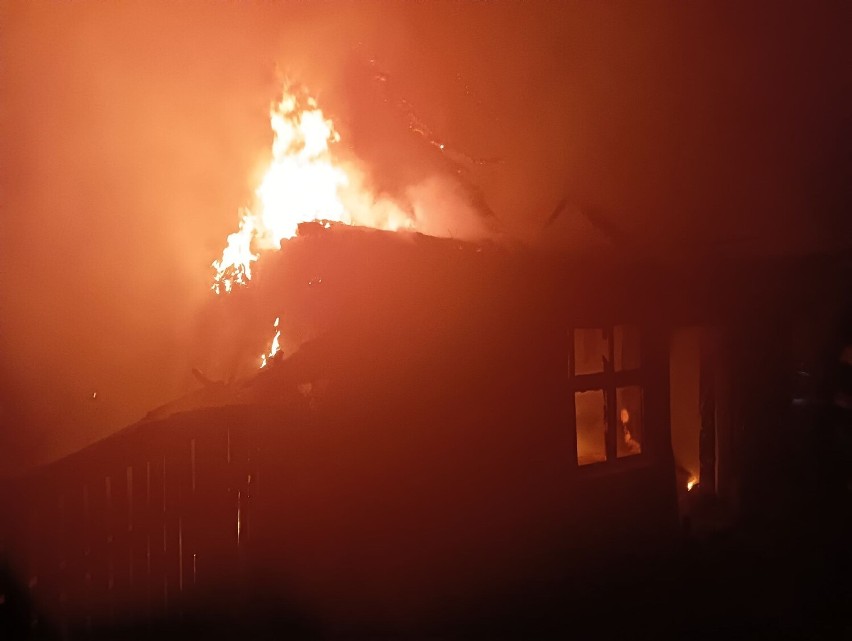 W nocy z soboty na niedzielę doszło do pożaru budynku w miejscowości Gizałki Las