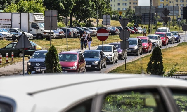 Najkorzystniejszą ofertę w przetargu na jedną z najważniejszych inwestycji drogowych w Bydgoszczy złożyło konsorcjum stworzone przez bydgoską firmę „Gotowski”

Bydgoski ratusz właśnie poinformował o rozstrzygnięciu przetargu na rozbudowę ul. Kujawskiej. Jedna z najważniejszych inwestycji drogowych, która usprawni poruszanie się po centrum Bydgoszczy, pochłonie 167 mln zł.


Flesz: Autostrady, bramki, systemy płatności - jak ominąć korki?
