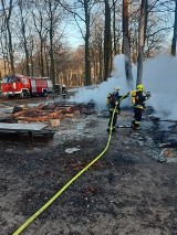 POŻAR W SKORZĘCINIE - działają trzy zastępy straży pożarnej, trwa dogaszanie