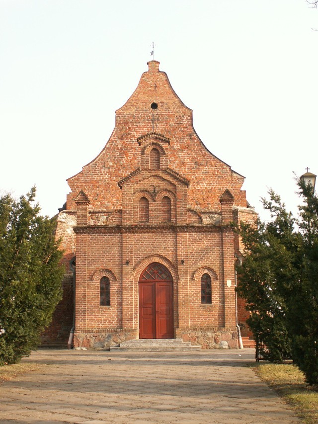 PKościelna Wieś - czas odcisnął piętno na starych murach. Od dawna świątynia domaga się kolejnego, gruntownego remontu.