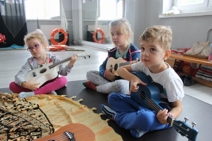Warsztaty gry na ukulele w Chełmińskim Domu Kultury