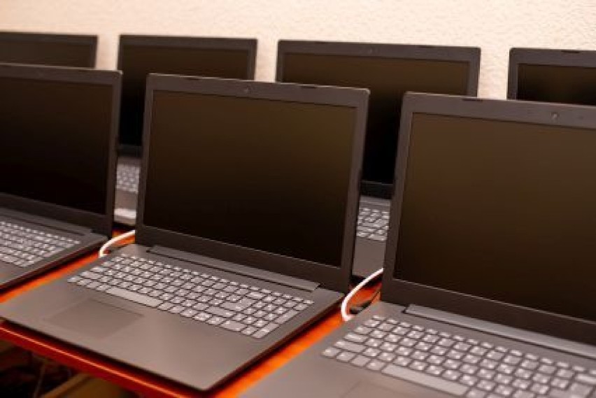 Gmina Sędziejowice pozyskała 110 tys. zł na zakup laptopów