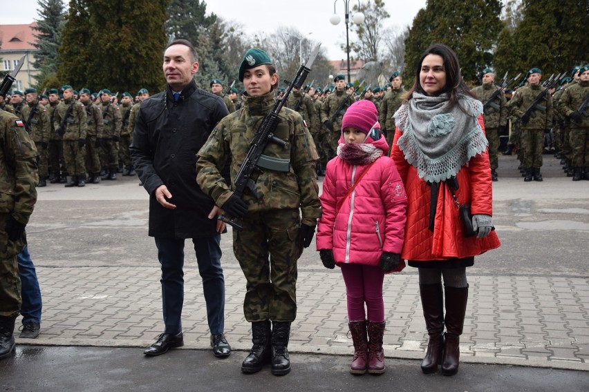 Ślubowanie WOT na Placu Niepodległości