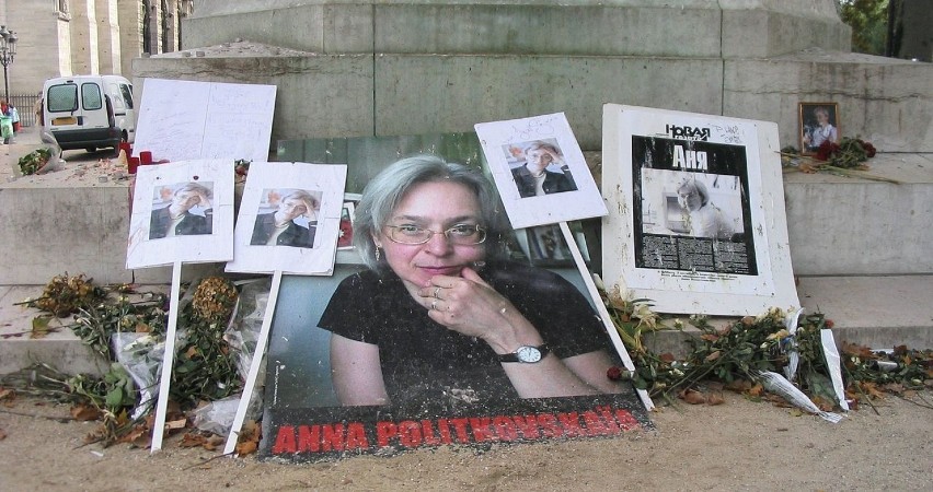 Pamięć po Annie Politkowskiej w 2006 r....