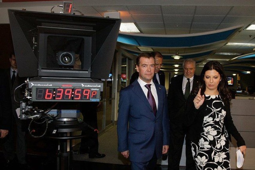 Dimitrij Miedwiediew w studiu telewizji Russia Today...